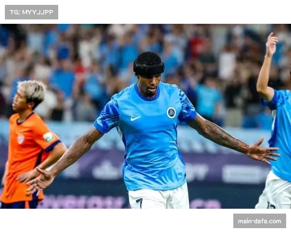 深圳新鹏城前场失误送对手反击 自身失误导致射门机会高居首位